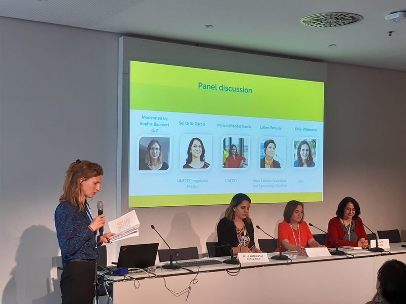 Panellists: Kelly Witkowski, IICA (left), Miriam Medel, UNCCD (middle) Sol Ortiz Garcia, Ministry of Agriculture, Mexico (right) and moderator Sophia Baumert, GIZ (standing, left)
